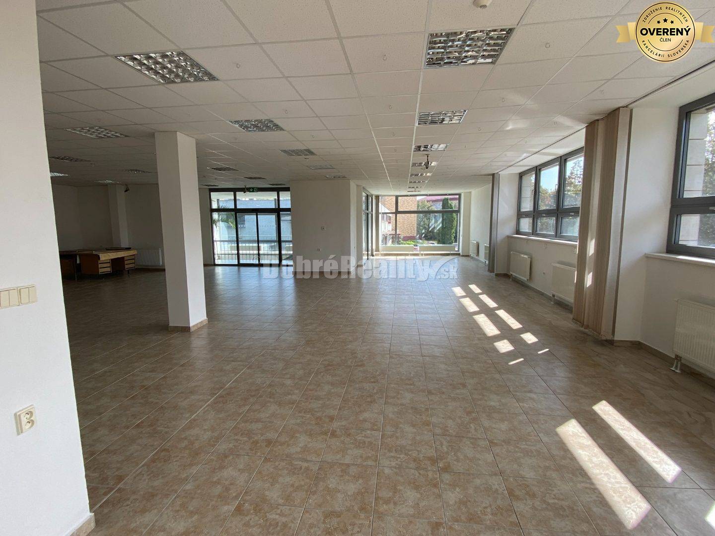 Na prenájom pekný obchodný priestor o rozlohe 250m2 v Rimavskej Sobot