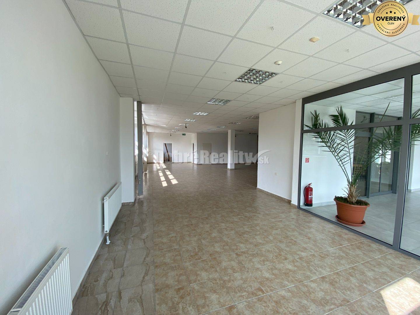 Na prenájom pekný obchodný priestor o rozlohe 250m2 v Rimavskej Sobot