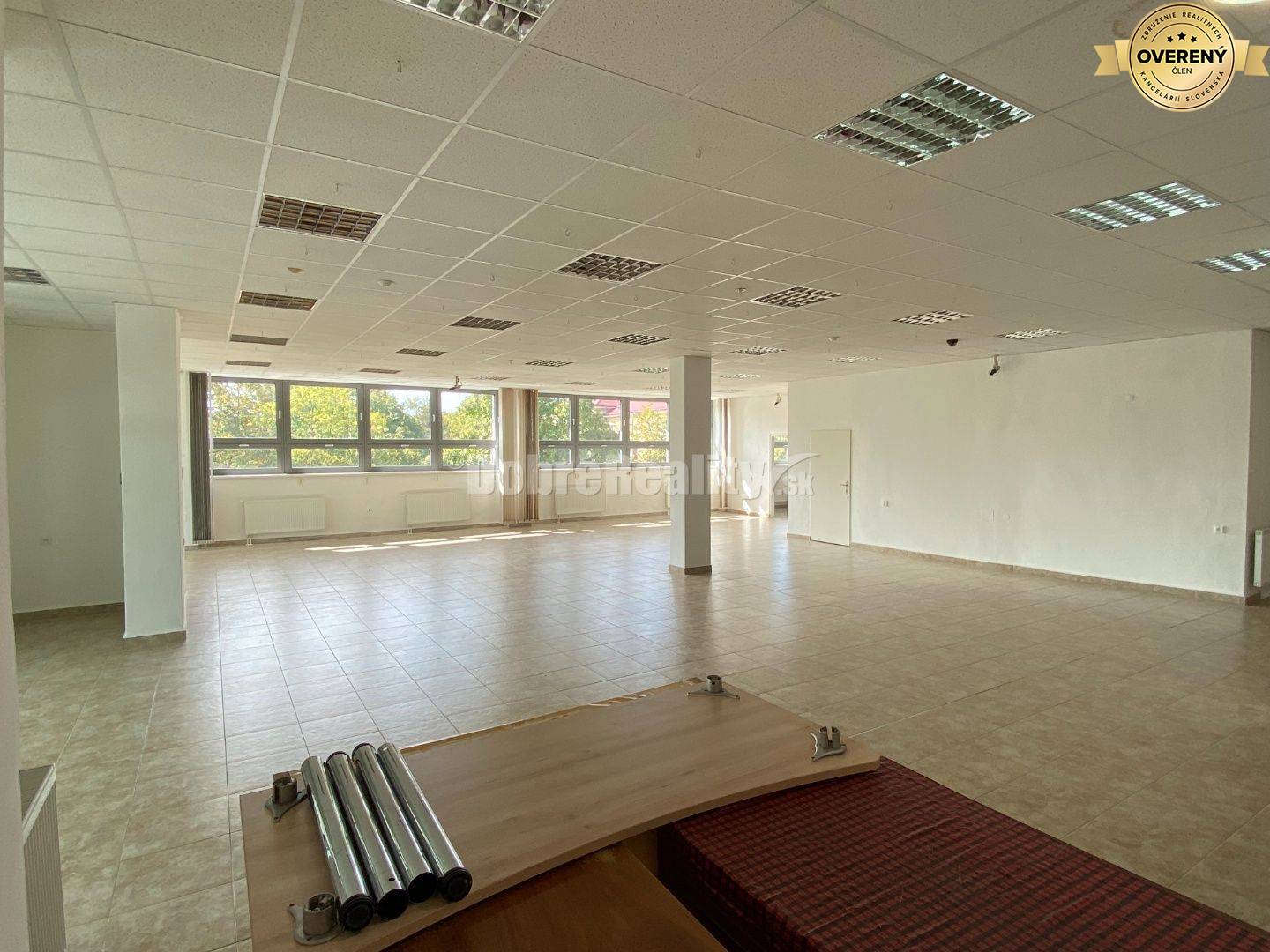 Na prenájom pekný obchodný priestor o rozlohe 250m2 v Rimavskej Sobot