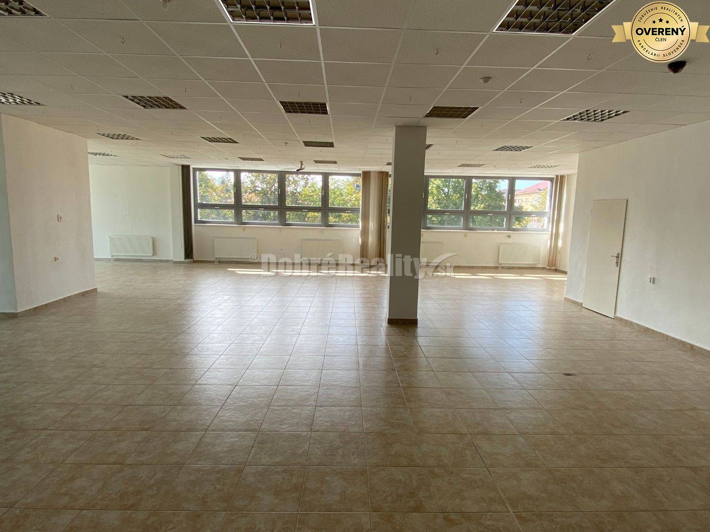 Na prenájom pekný obchodný priestor o rozlohe 250m2 v Rimavskej Sobot