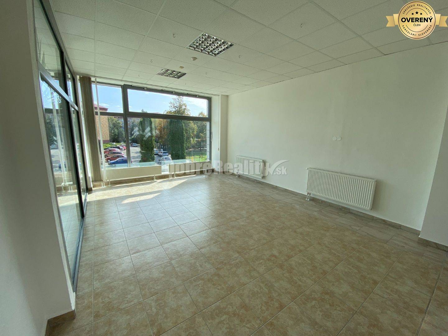 Na prenájom pekný obchodný priestor o rozlohe 250m2 v Rimavskej Sobot