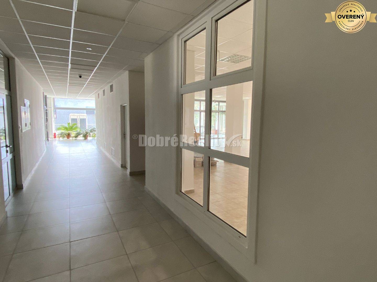 Na prenájom pekný obchodný priestor o rozlohe 250m2 v Rimavskej Sobot