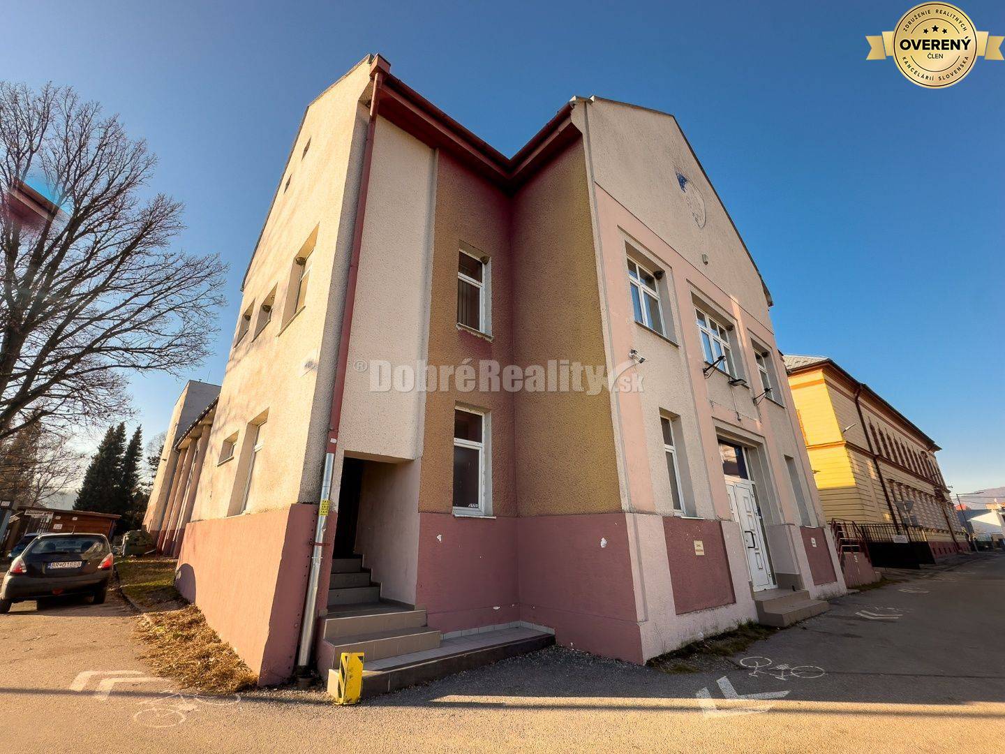 PREDAJ: Polyfunkčný objekt Sokolovňa, 1395 m2, Brezno