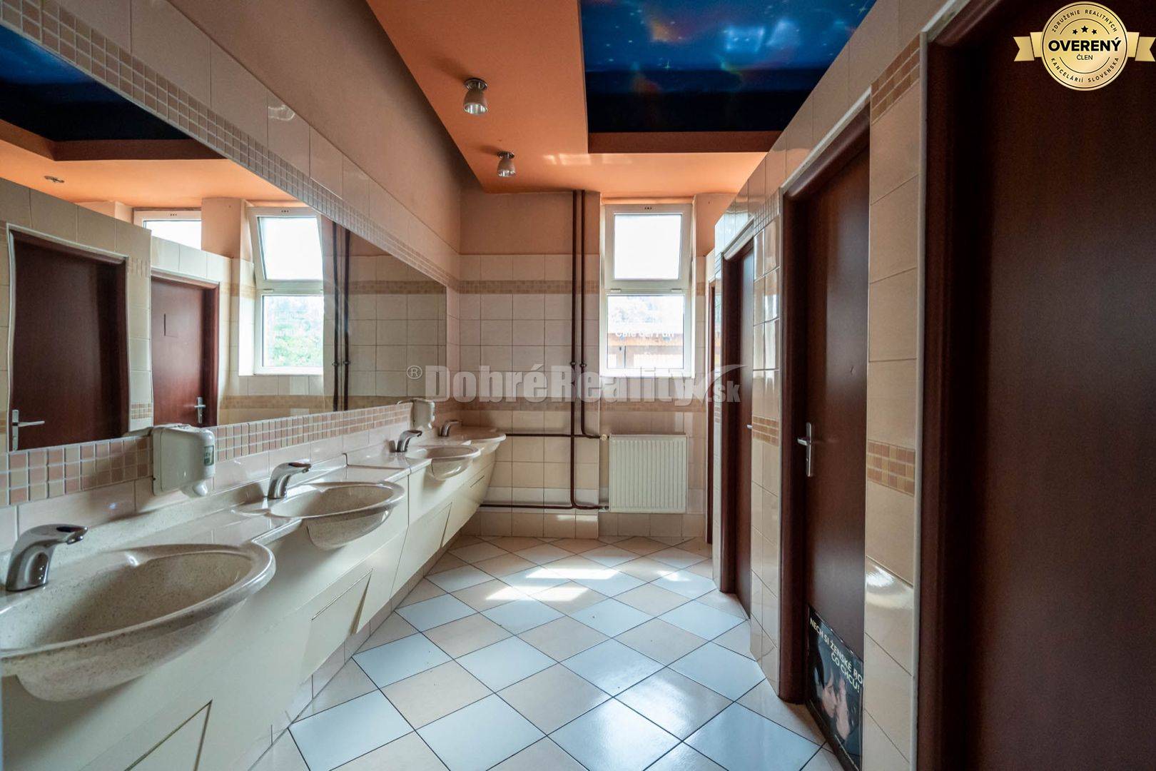 PRENÁJOM: Sokolovňa - hlavná sála, 815 m2, Brezno