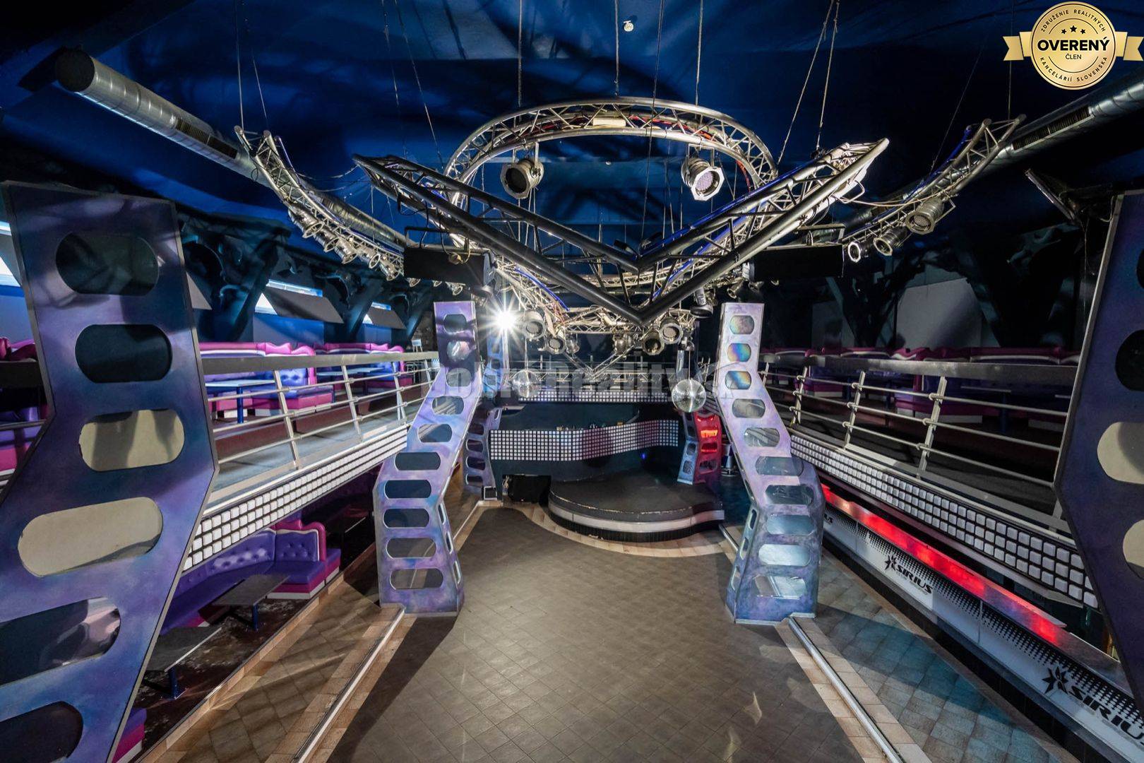 PRENÁJOM: Sokolovňa - hlavná sála, 815 m2, Brezno