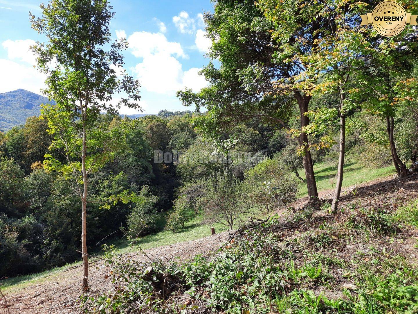 PREDAJ: Pozemok pre výstavbu rodinného domu, 820 m2, Nová Baňa - Vinič