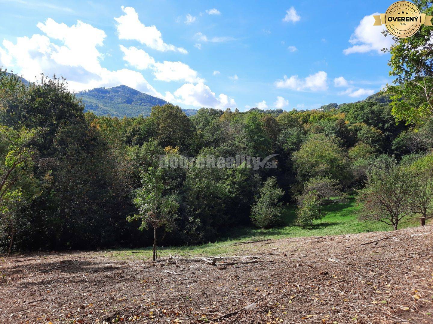 PREDAJ: Pozemok pre výstavbu rodinného domu, 820 m2, Nová Baňa - Vinič