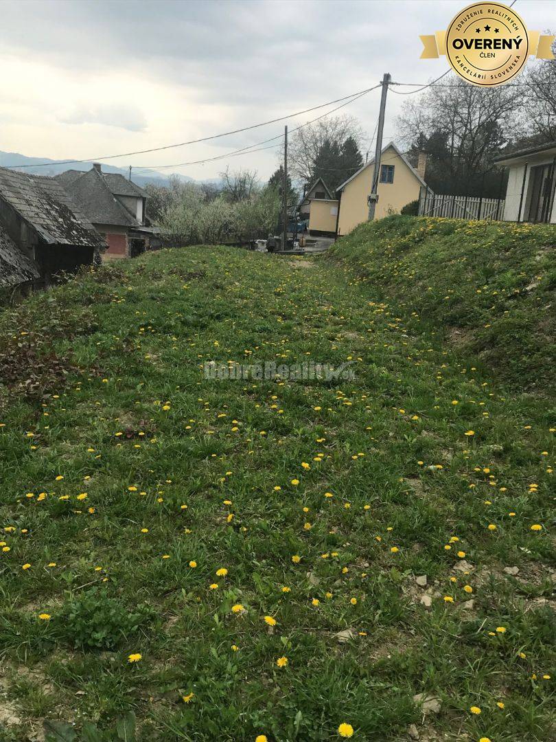 PREDAJ: pozemok pre rodinný dom - 937 m2 Považská Bystrica časť Miloch