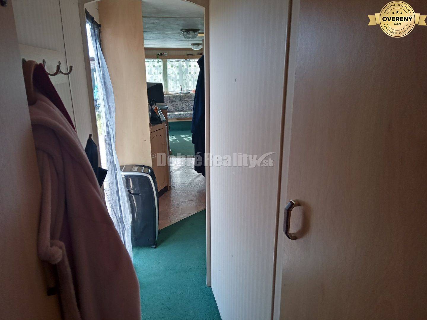 Parádny pozemok s mobilným domom na predaj