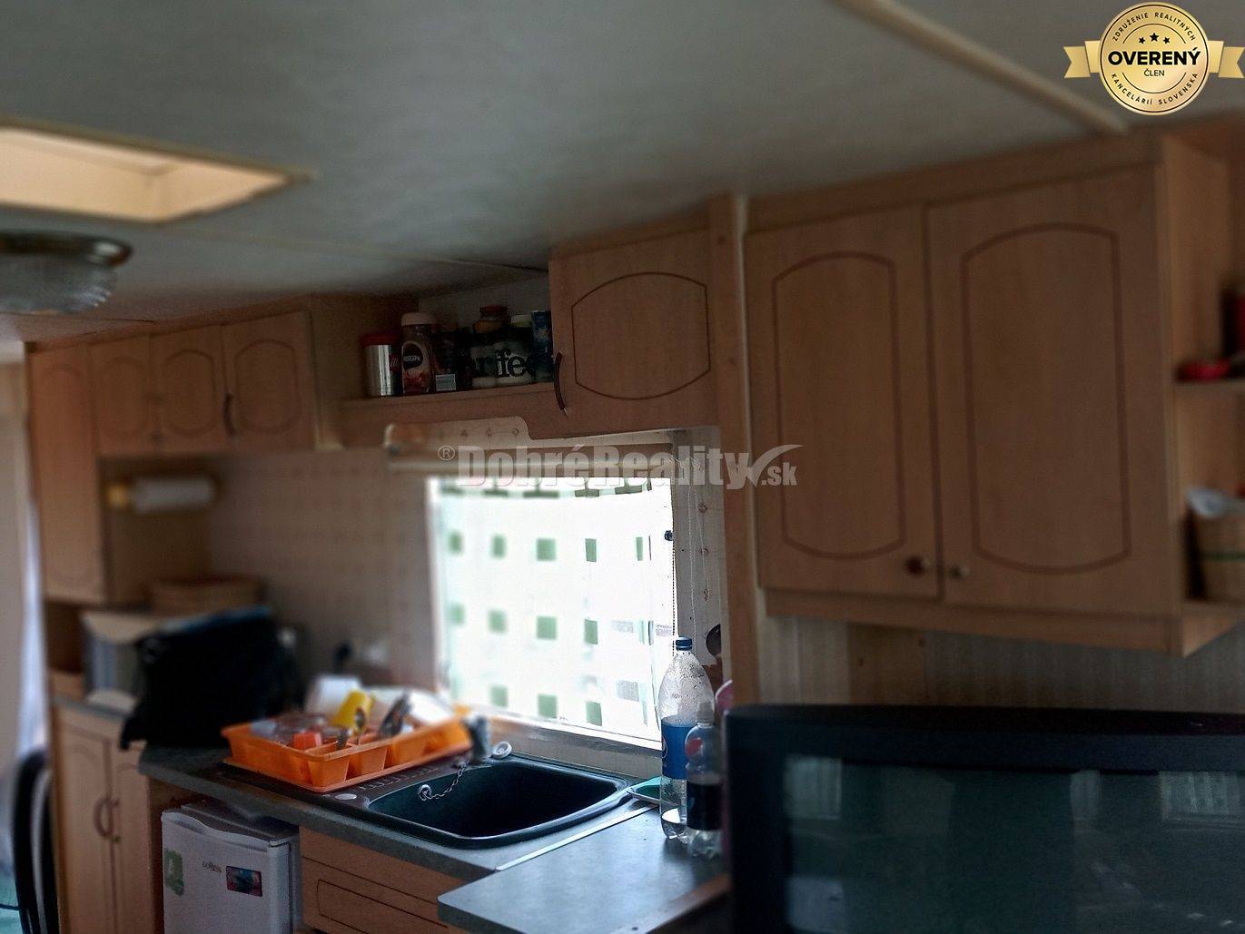 Parádny pozemok s mobilným domom na predaj