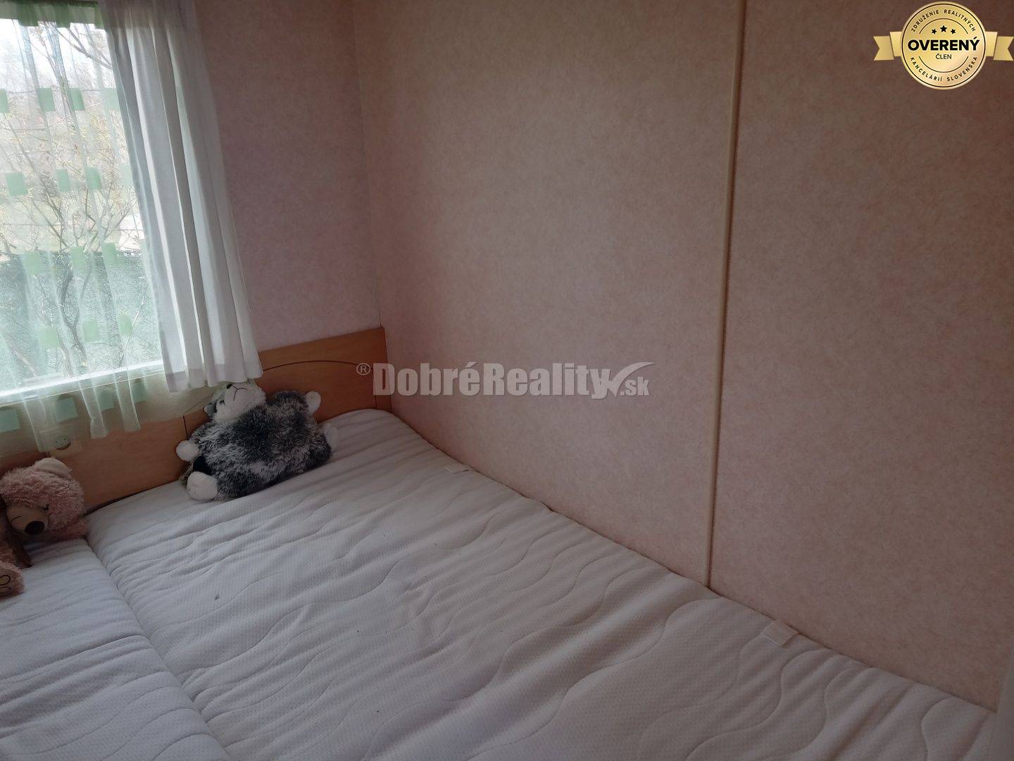 Parádny pozemok s mobilným domom na predaj