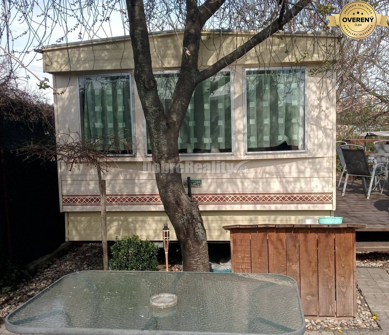 Parádny pozemok s mobilným domom na predaj