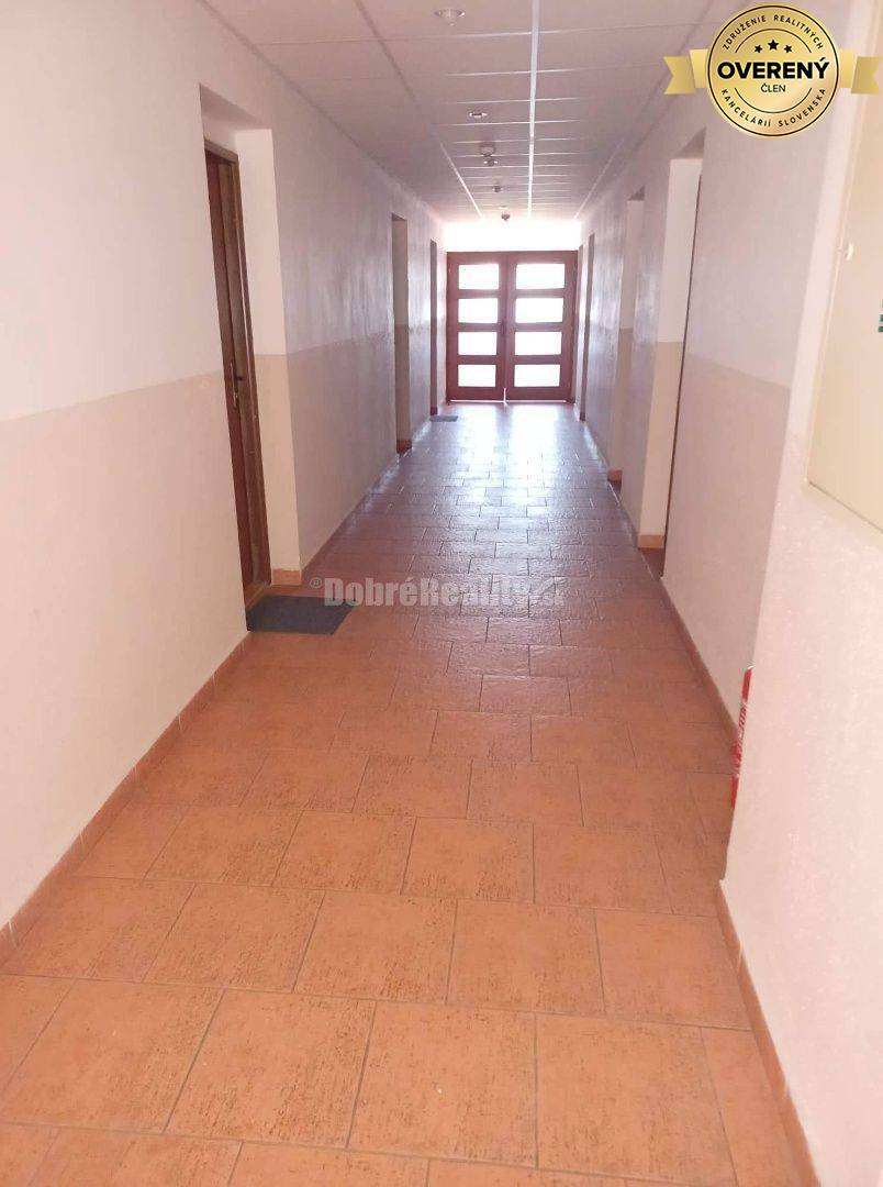 Ponúkame na prenájom kancelársky priestor v centre Nových Zámkov.