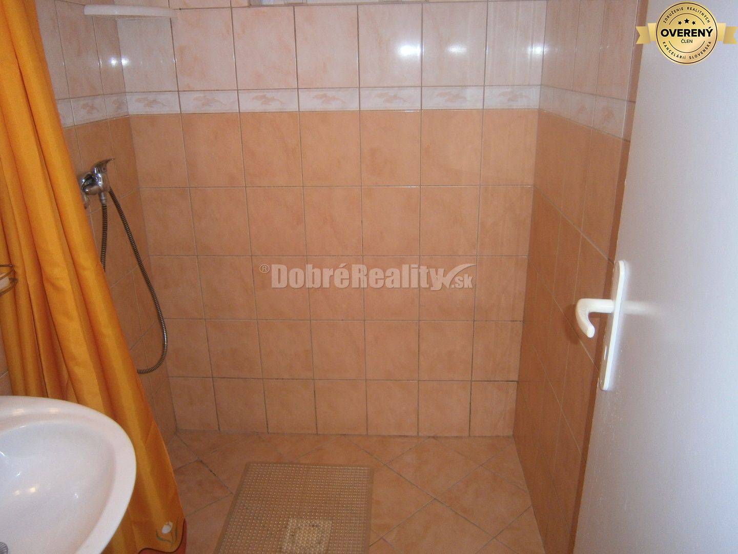 TOP: na predaj penzión v obci Podhájska !