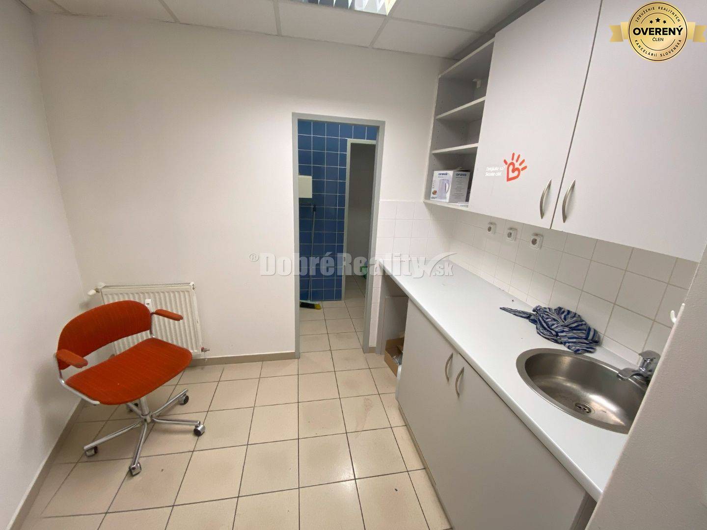 Na predaj pekná komerčná budova v centre mesta Lučenec