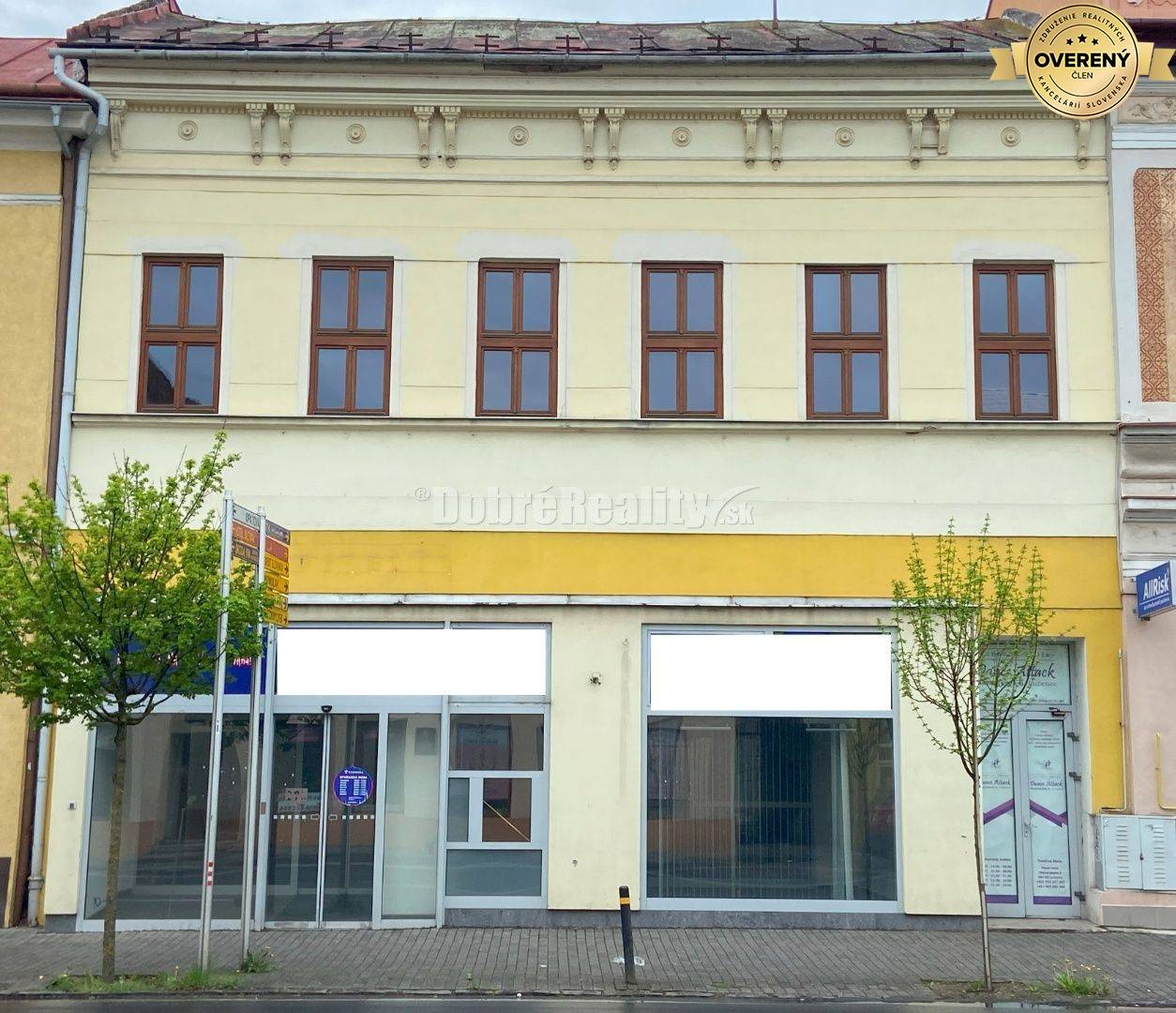 Na predaj pekná komerčná budova v centre mesta Lučenec