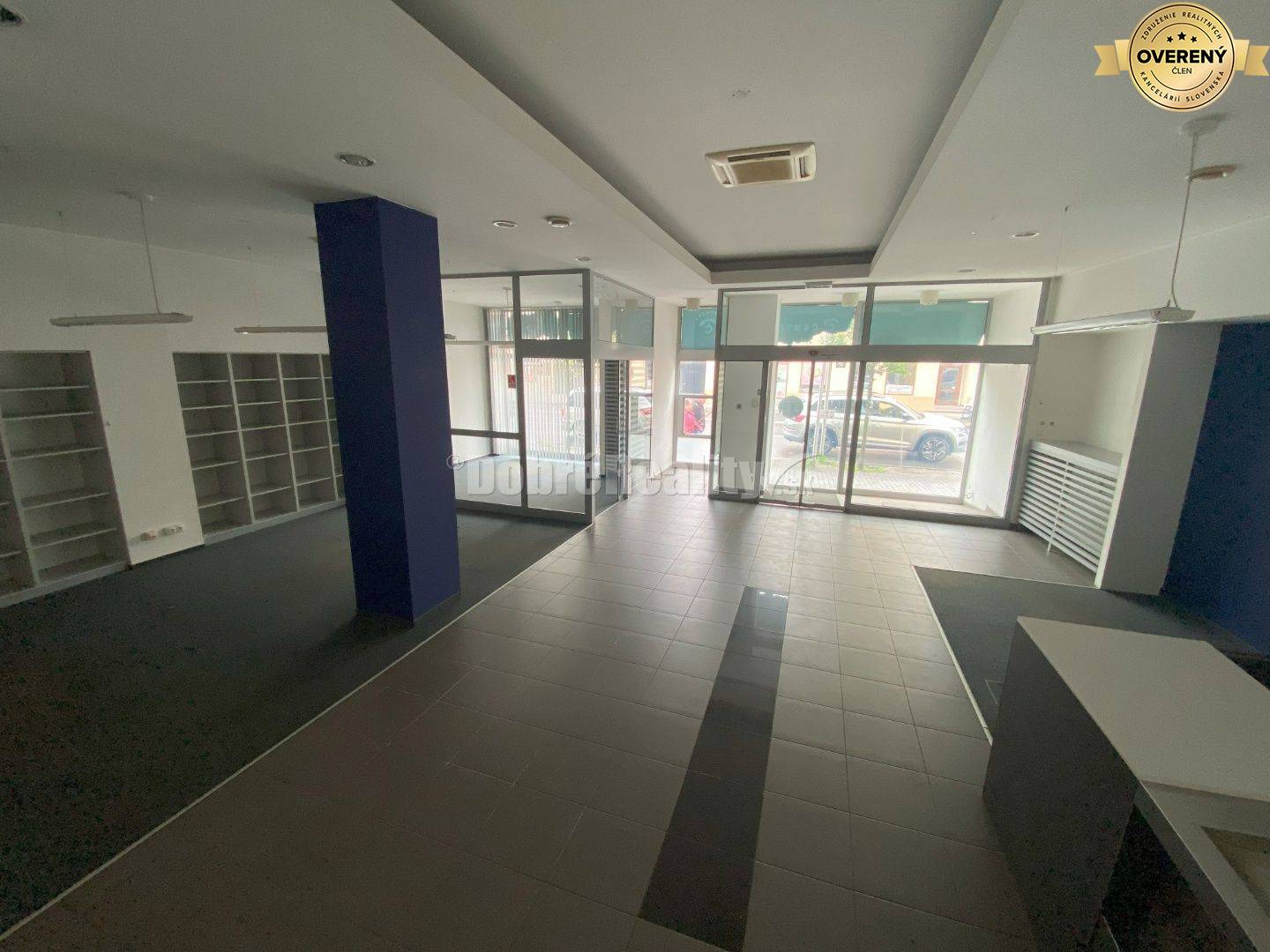 Na predaj pekná komerčná budova v centre mesta Lučenec