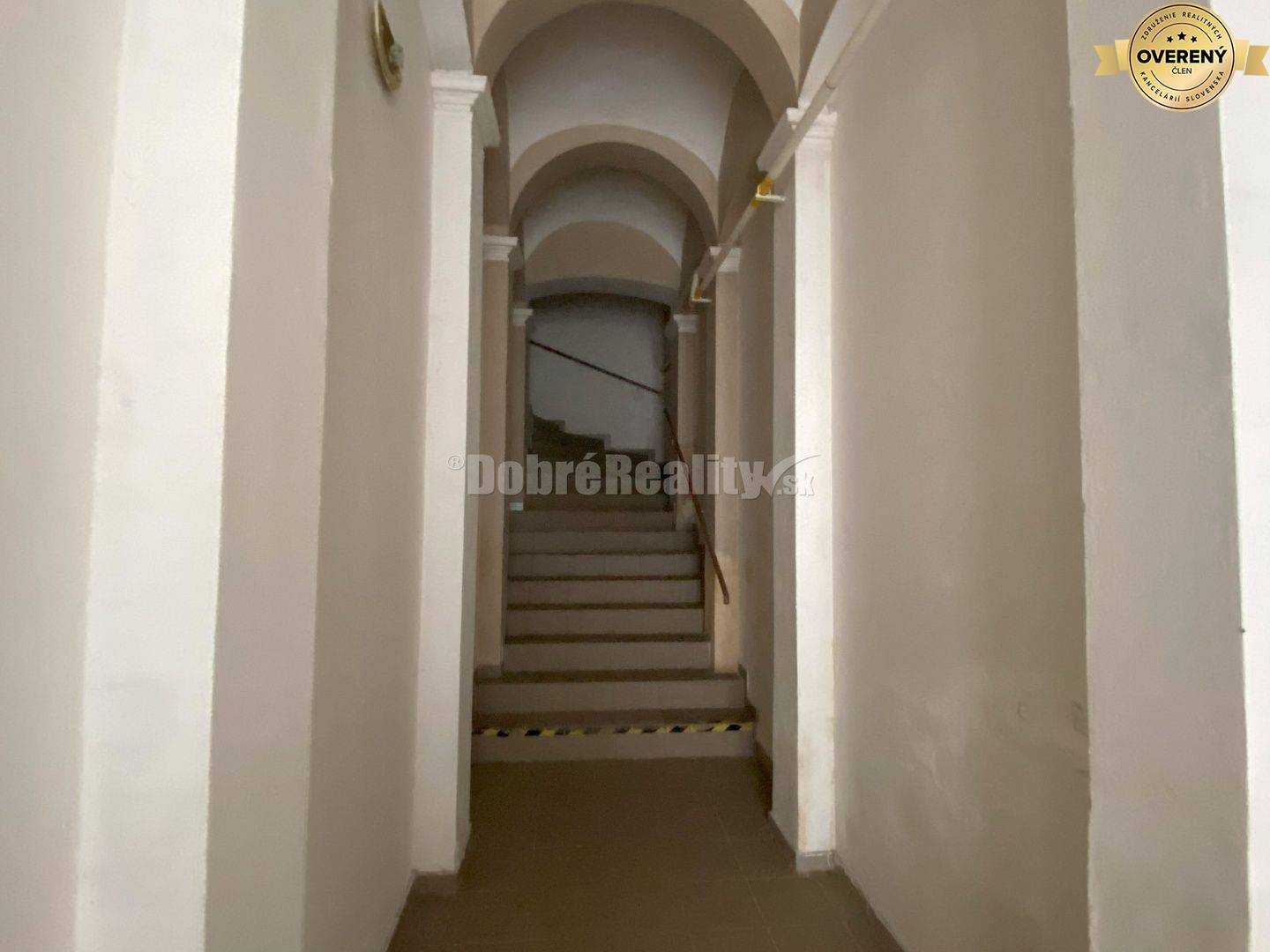 Na predaj pekná komerčná budova v centre mesta Lučenec