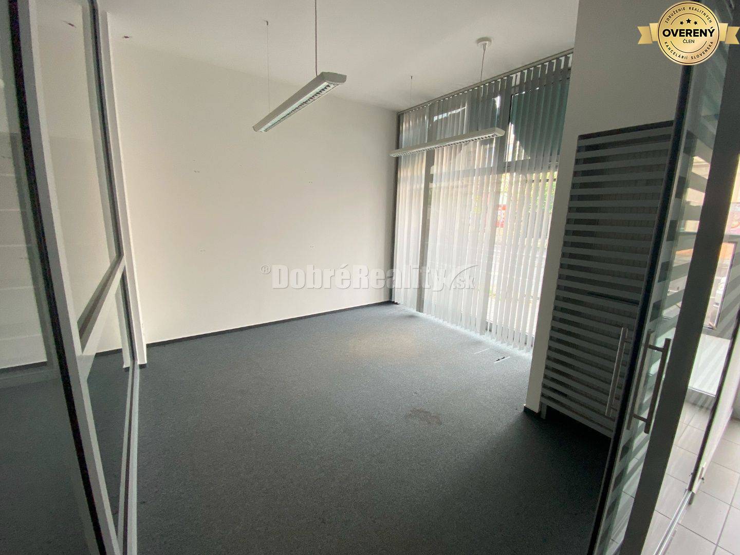 Na predaj pekná komerčná budova v centre mesta Lučenec