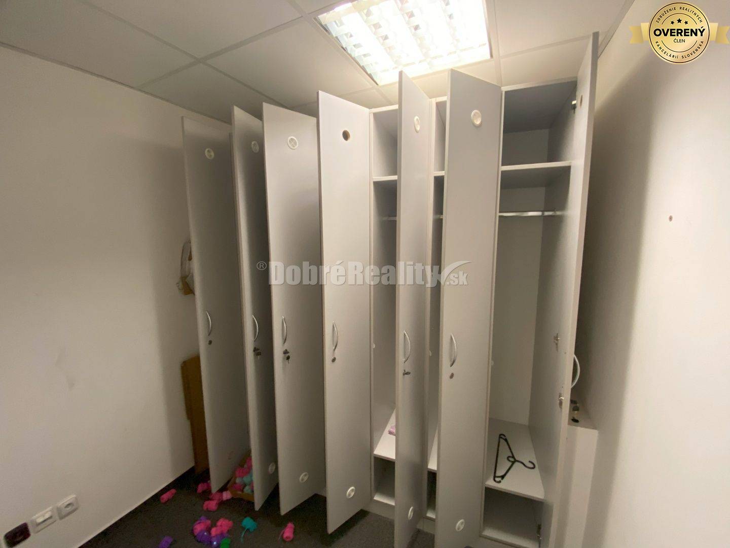 Na predaj pekná komerčná budova v centre mesta Lučenec