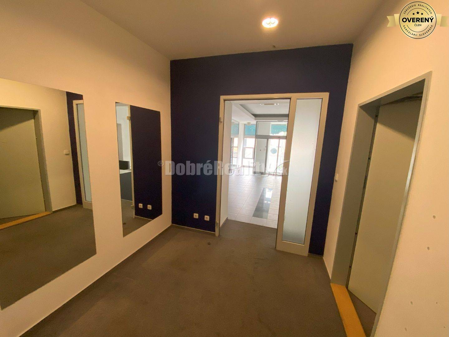 Na predaj pekná komerčná budova v centre mesta Lučenec