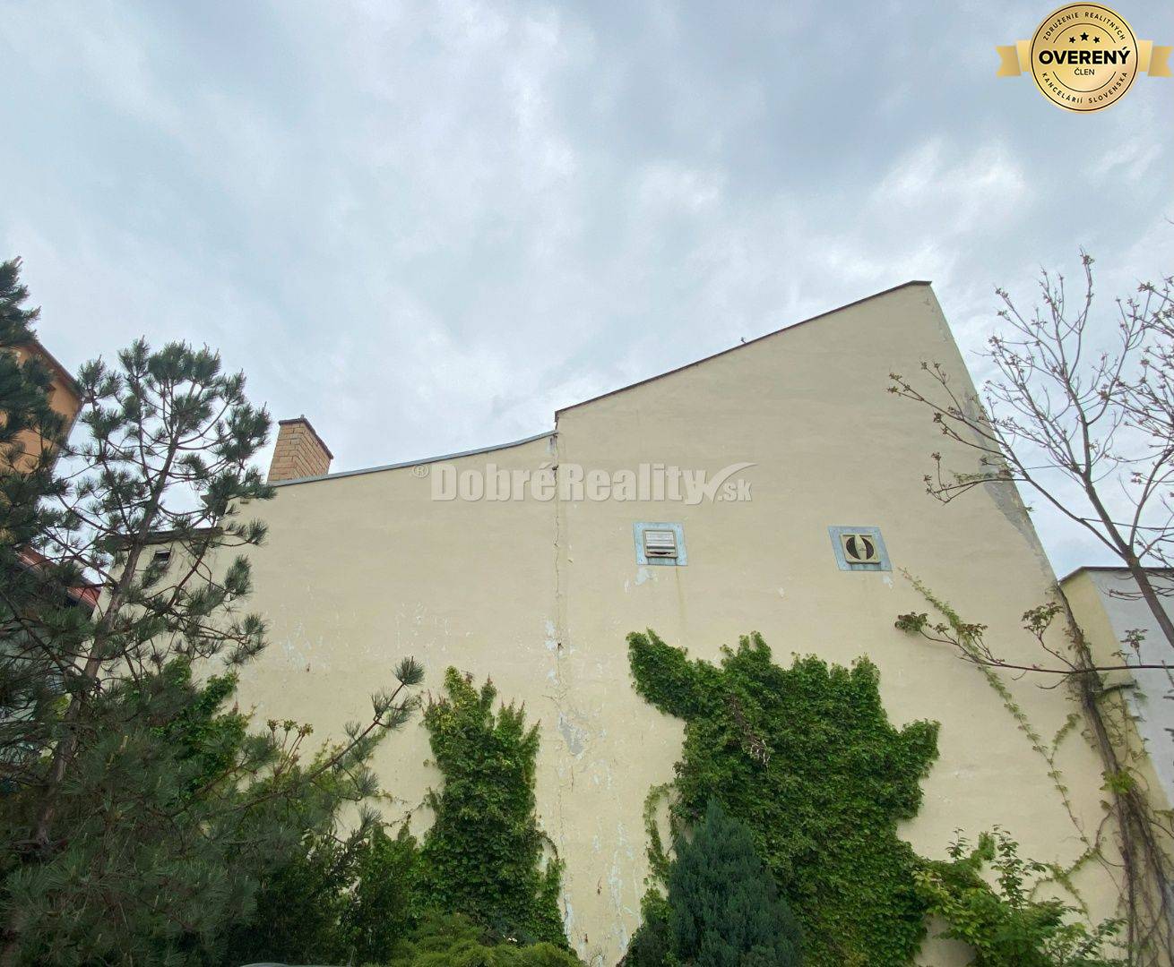 Na predaj pekná komerčná budova v centre mesta Lučenec