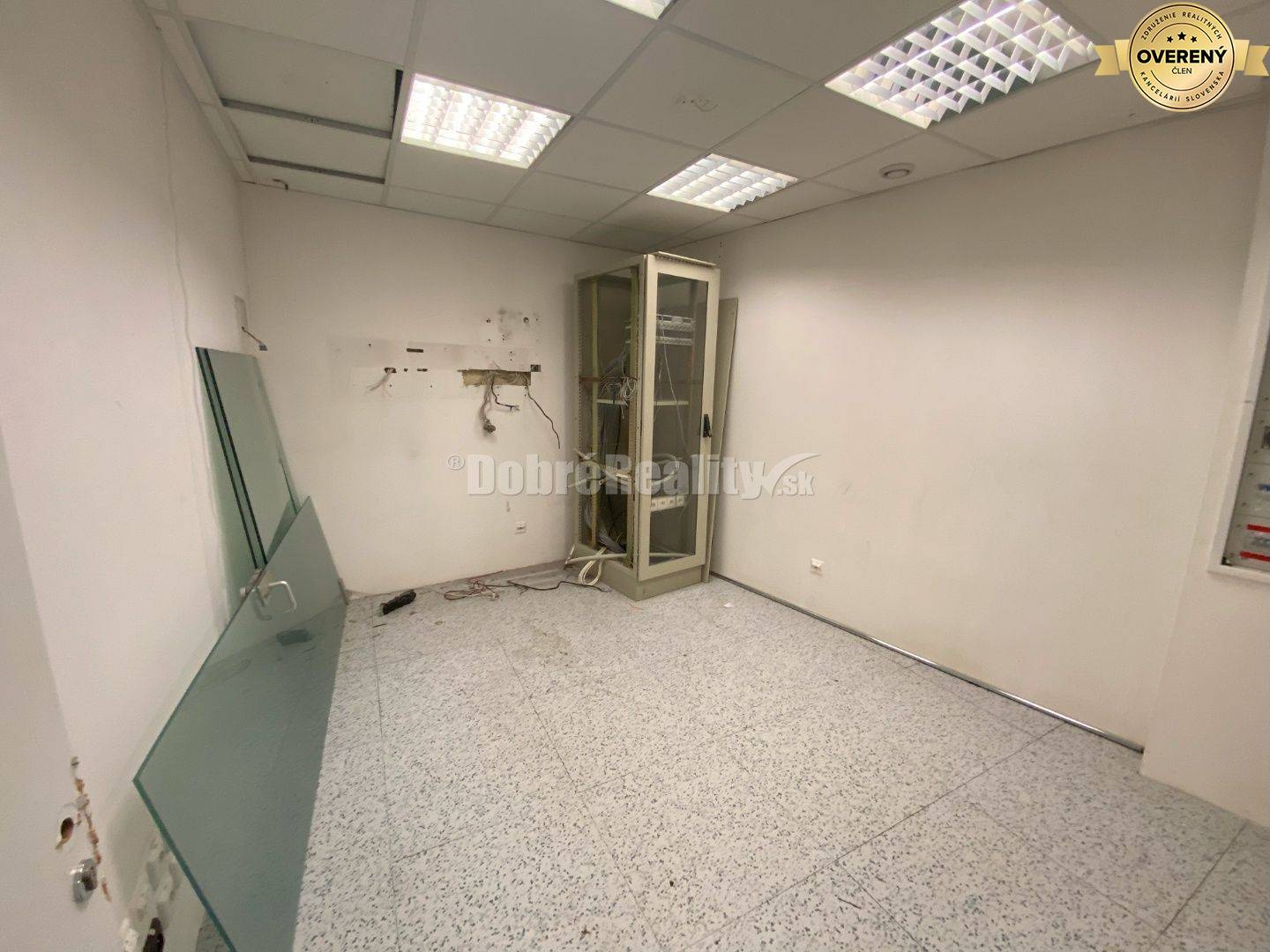 Na predaj pekná komerčná budova v centre mesta Lučenec