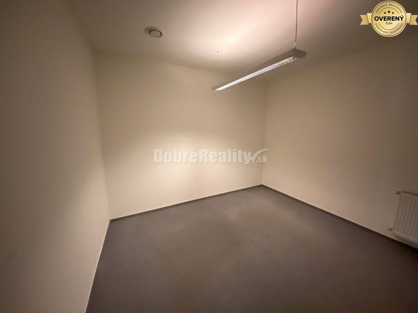 Na predaj pekná komerčná budova v centre mesta Lučenec