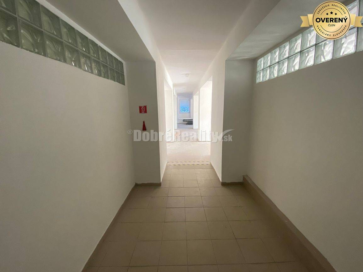 Na prenájom rôzne lukratívne komerčné priestory v multifunkčnom areáli