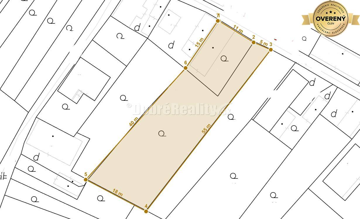 Slnečný pozemok s pôvodným kamenným domom v Michalovej