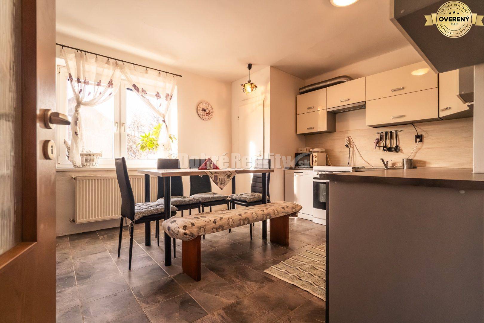 ZNÍŽILI SME PRE VÁS CENU! Veľkometrážny rodinný dom s projektom jeho r