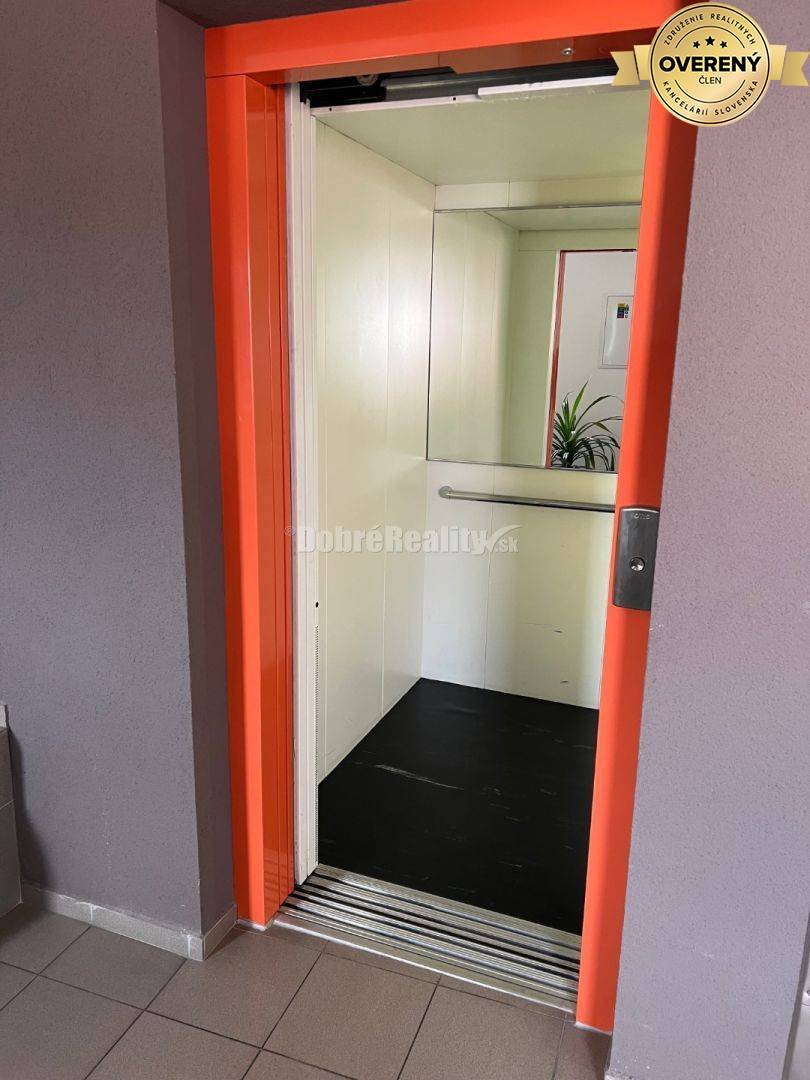 Ponukame na prenájom exkluzívne kancelárske a prevádzkové priestory