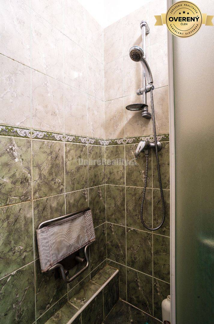 PREDAJ Rodinný dom s veľkým pozemkom a vlastnou studňou, Sklené, okres