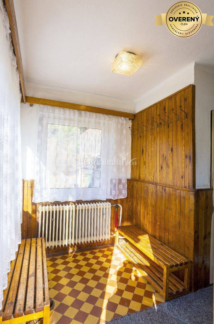 PREDAJ Rodinný dom s veľkým pozemkom a vlastnou studňou, Sklené, okres