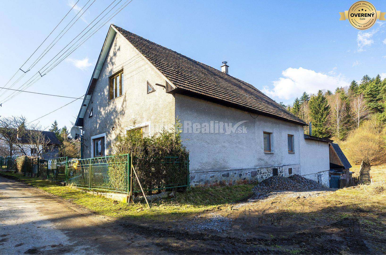 PREDAJ Rodinný dom s veľkým pozemkom a vlastnou studňou, Sklené, okres