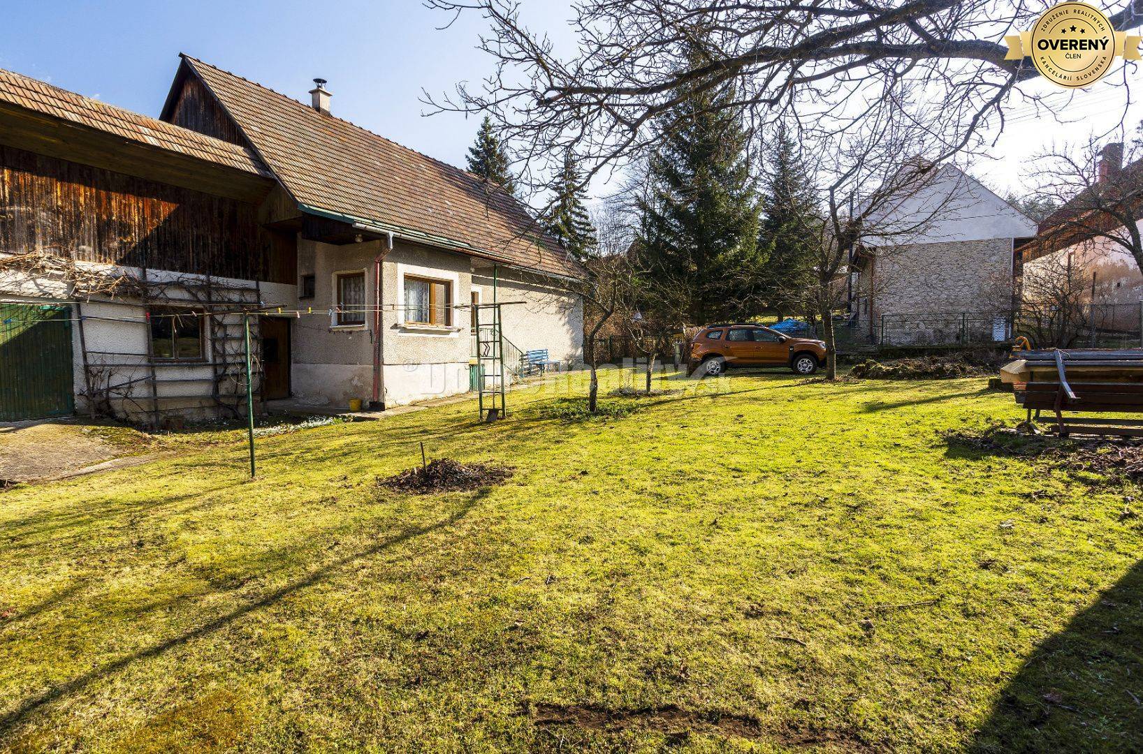 PREDAJ Rodinný dom s veľkým pozemkom a vlastnou studňou, Sklené, okres