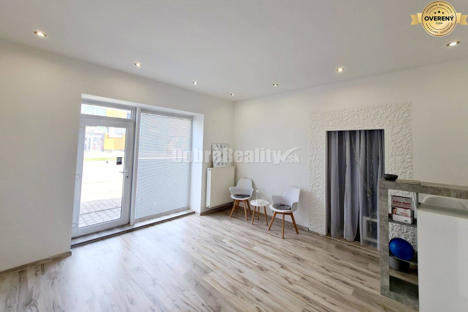 Dobré reality - na predaj priestor na prízemí 42.30m2 s výkladom do ul