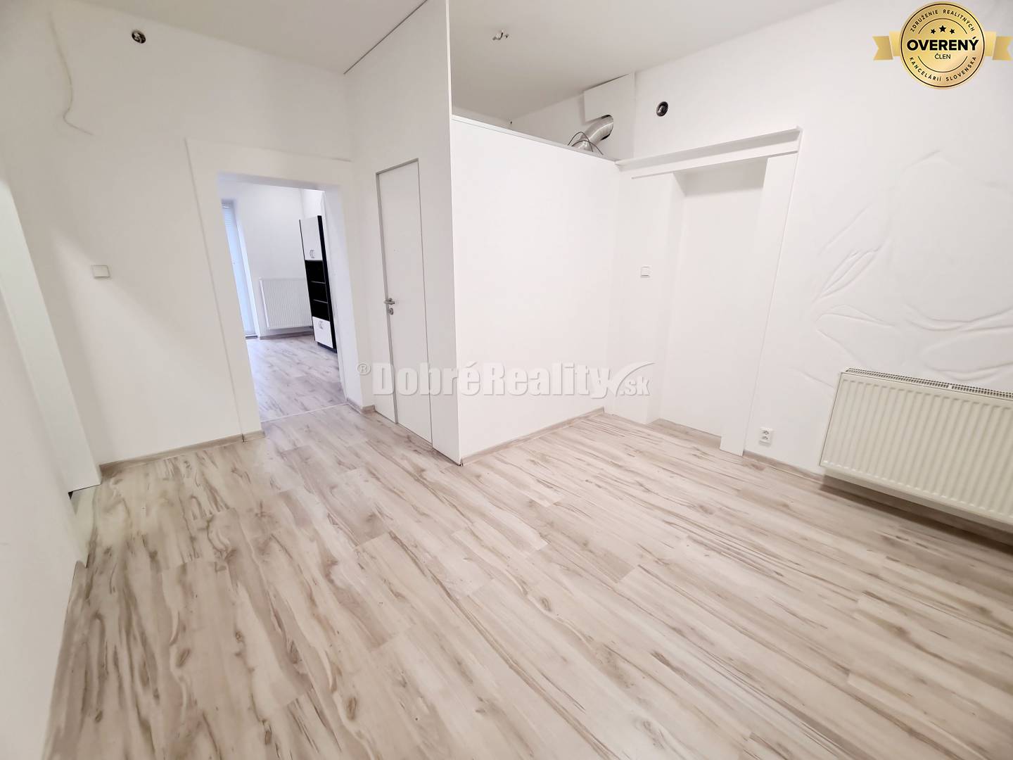 Dobré reality - na predaj priestor na prízemí 42.30m2 s výkladom do ul