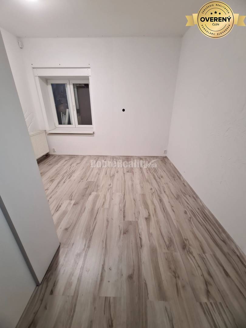 Dobré reality - na predaj priestor na prízemí 42.30m2 s výkladom do ul