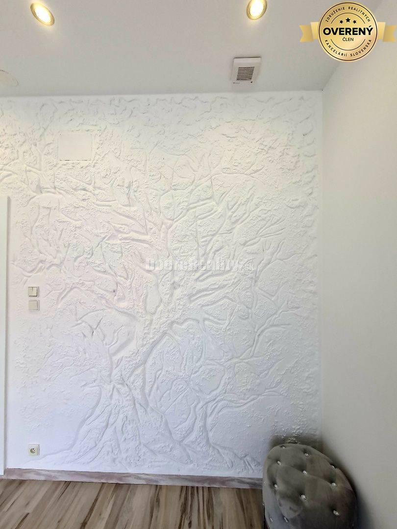 Dobré reality - na predaj priestor na prízemí 42.30m2 s výkladom do ul