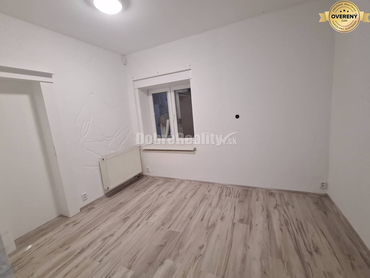 Dobré reality - na predaj priestor na prízemí 42.30m2 s výkladom do ul