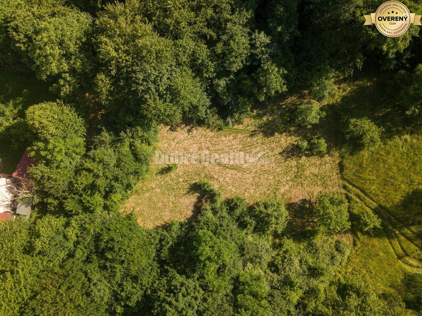 PREDAJ: Pozemok pre výstavbu rodinného domu s architektonickou štúdiou