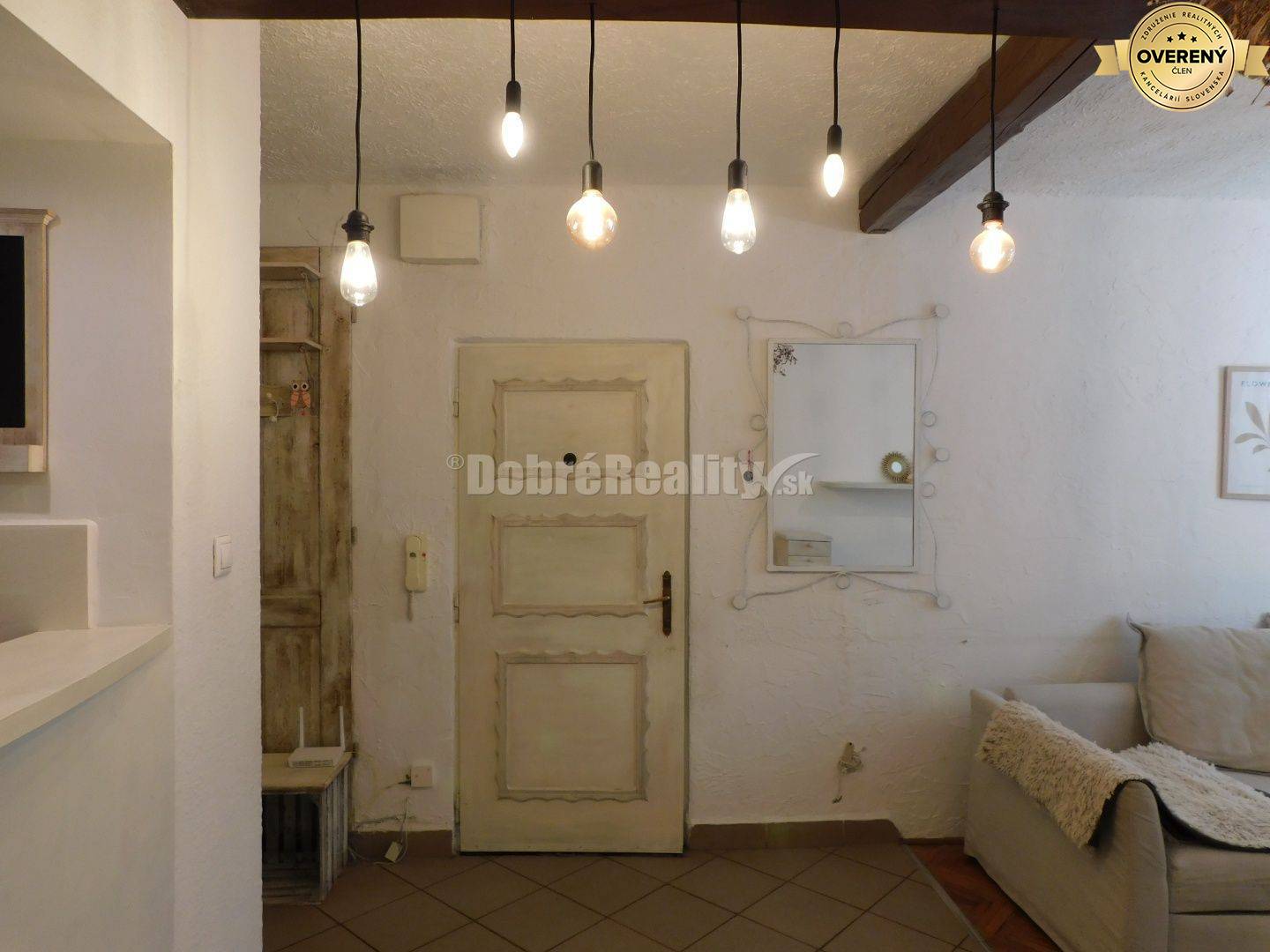 Ponúkame Vám na predaj priestranný, zrekonštruovaný 3-izb. byt vo vidi