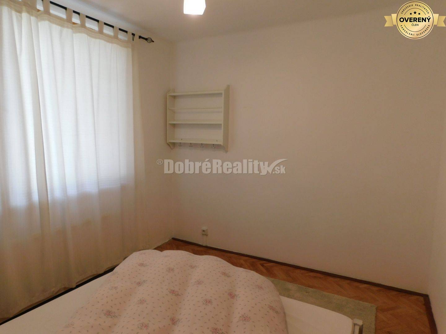 Ponúkame Vám na predaj priestranný, zrekonštruovaný 3-izb. byt vo vidi