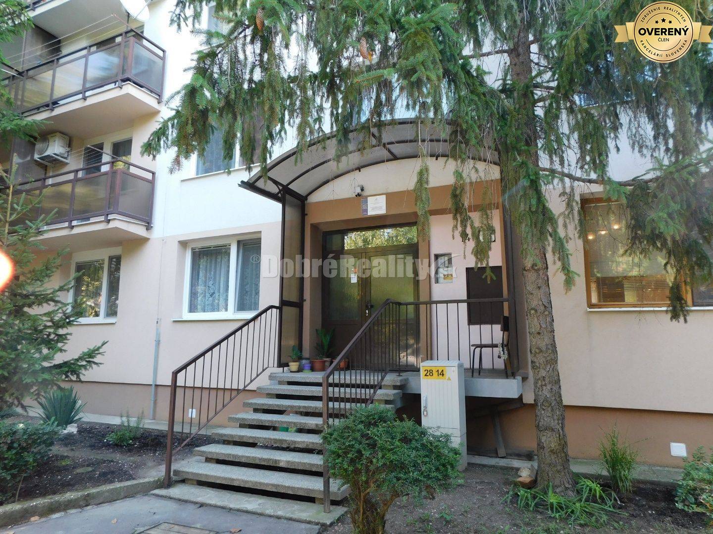 Ponúkame Vám na predaj priestranný, zrekonštruovaný 3-izb. byt vo vidi