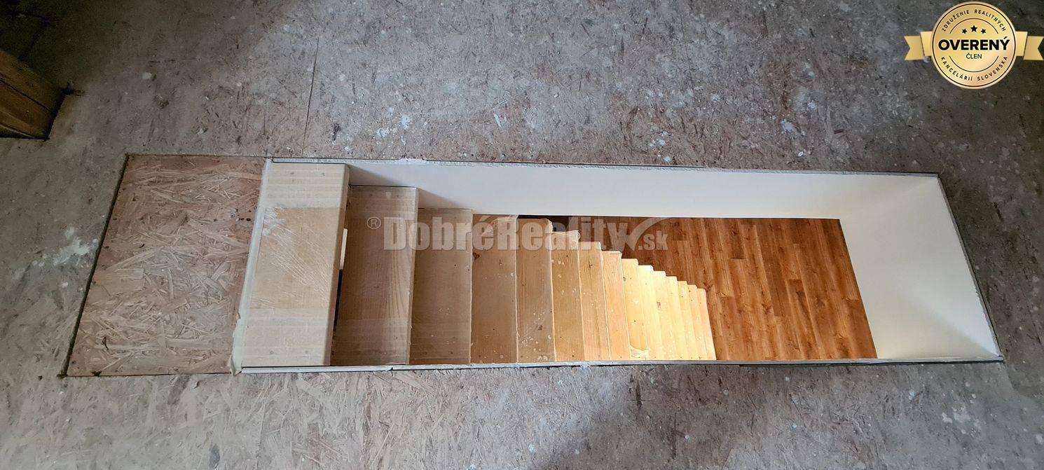 REZERVOVANÉ-objekt na bývanie aj podnikanie v centre obce Tešedíkovo,