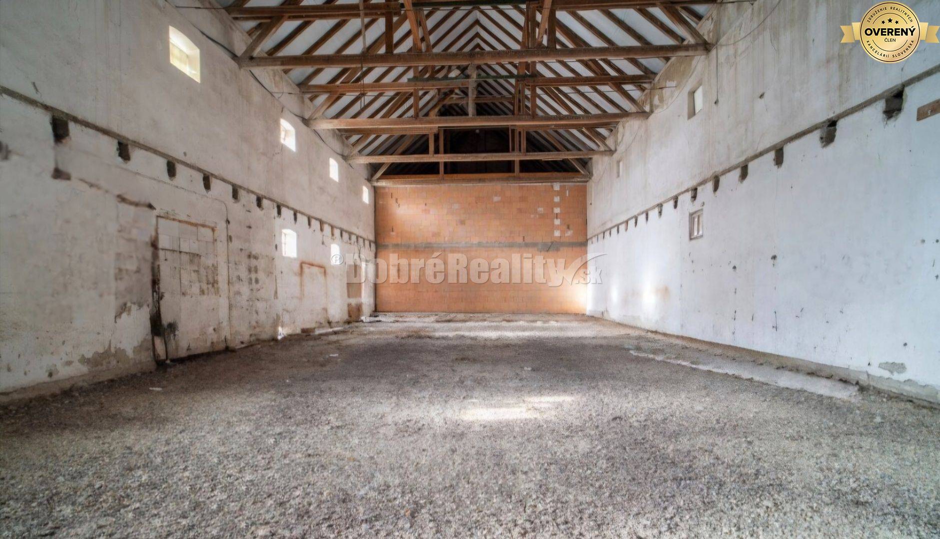 REZERVOVANÉ-objekt na bývanie aj podnikanie v centre obce Tešedíkovo,