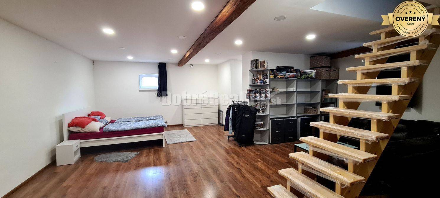 REZERVOVANÉ-objekt na bývanie aj podnikanie v centre obce Tešedíkovo,