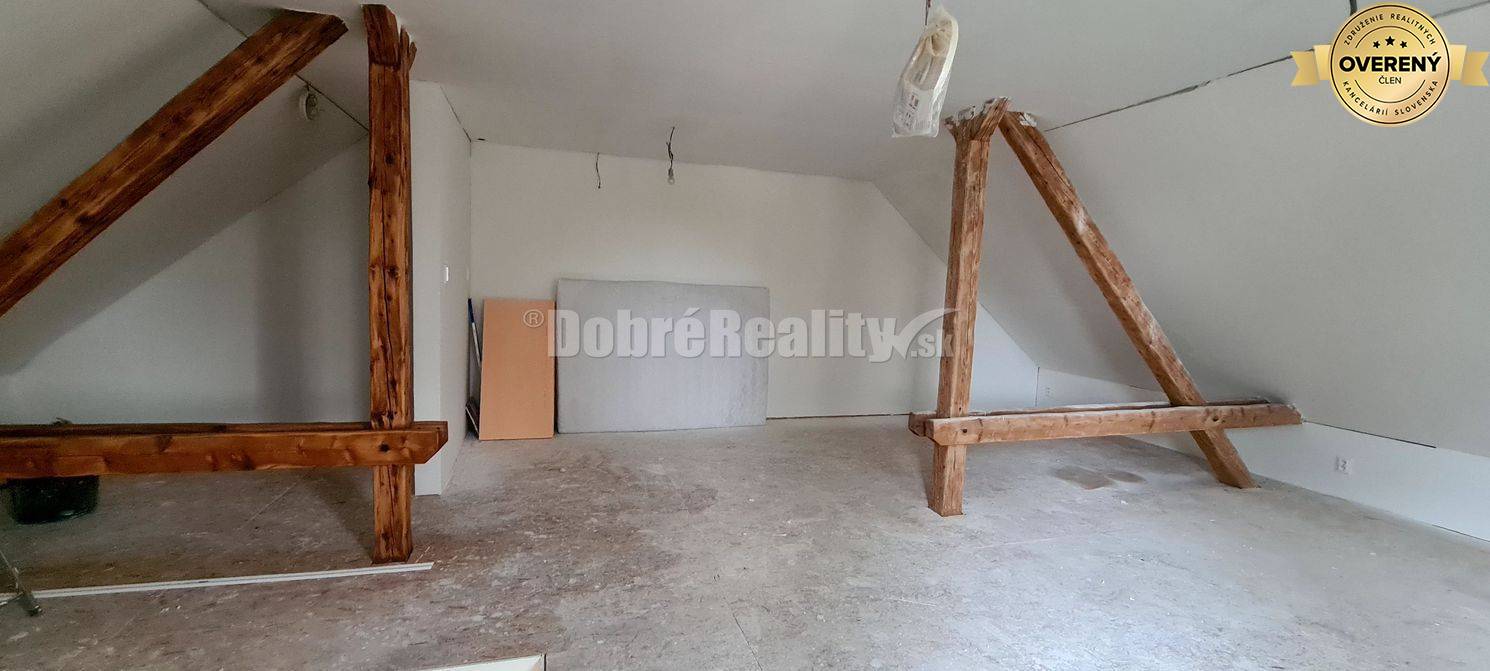 REZERVOVANÉ-objekt na bývanie aj podnikanie v centre obce Tešedíkovo,