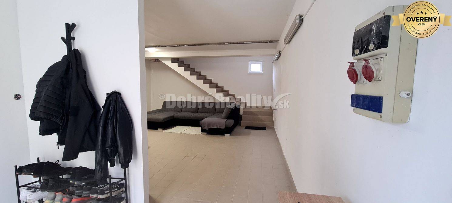 REZERVOVANÉ-objekt na bývanie aj podnikanie v centre obce Tešedíkovo,